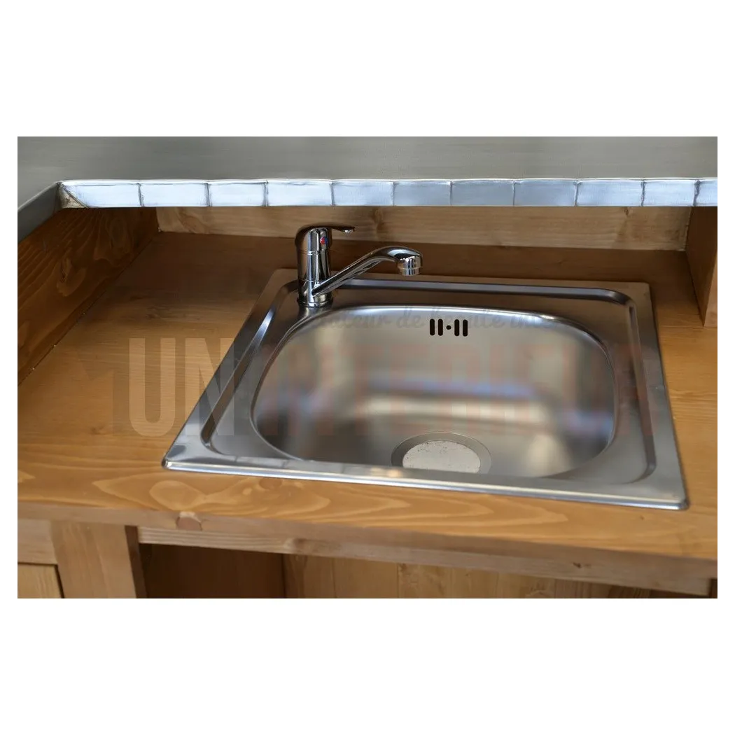 Evier un bac inox avec robinetterie