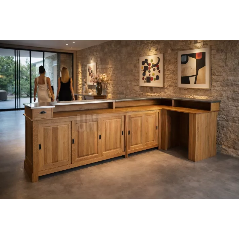 Comptoir de bar en chêne, en angle, de 300cm x 140cm avec retour à droite et plateau zinc.