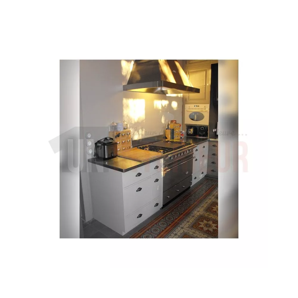 Cuisine sur-mesure en pin massif - Zinc véritable - 20 éléments